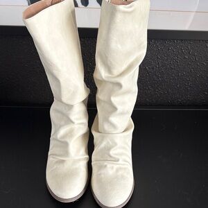 Source Unknown Cream Heeled Boots